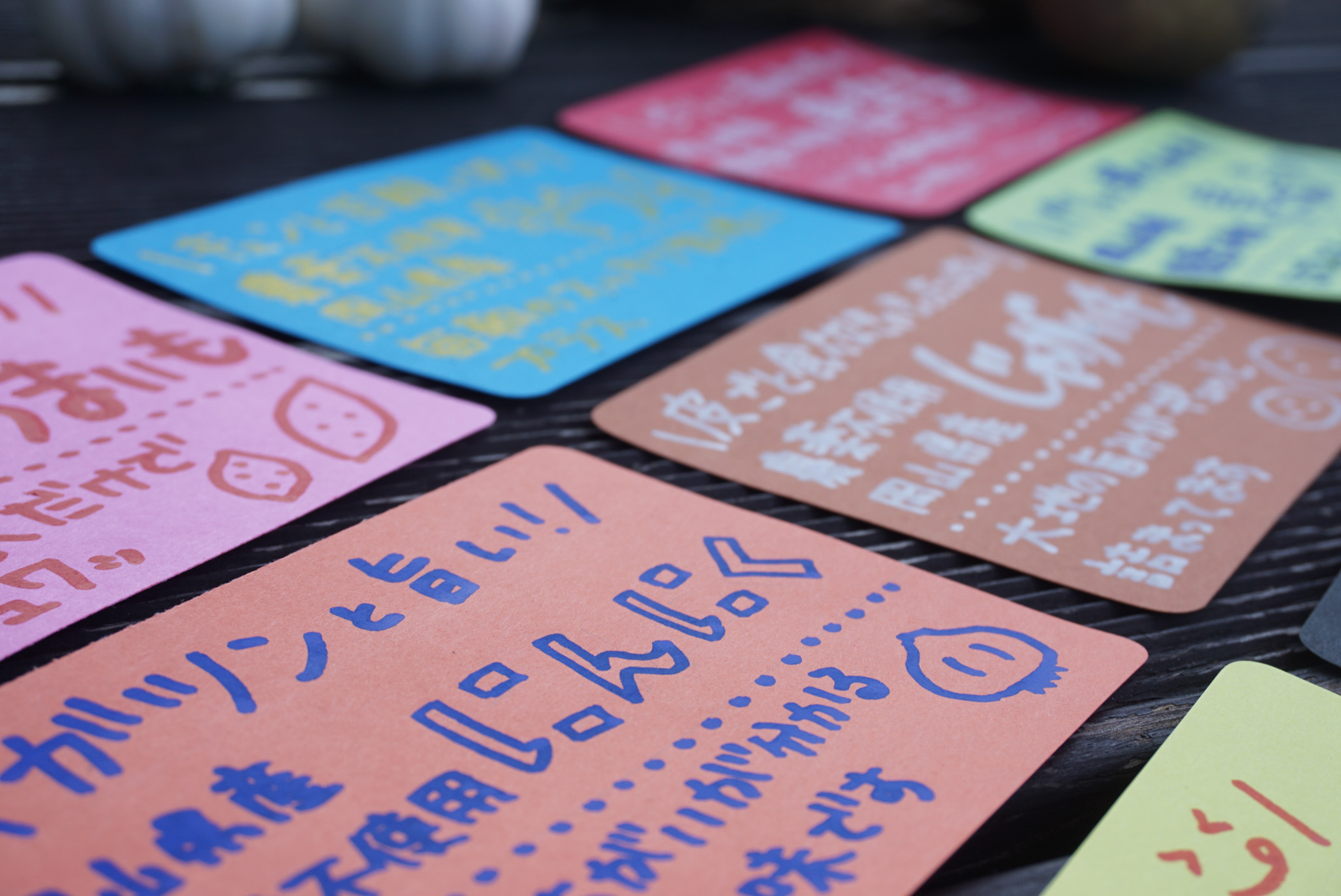 色とりどりの手書きPOPの質感